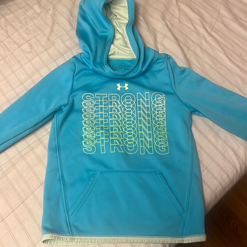 YXS Girls under armour sweaty shirt